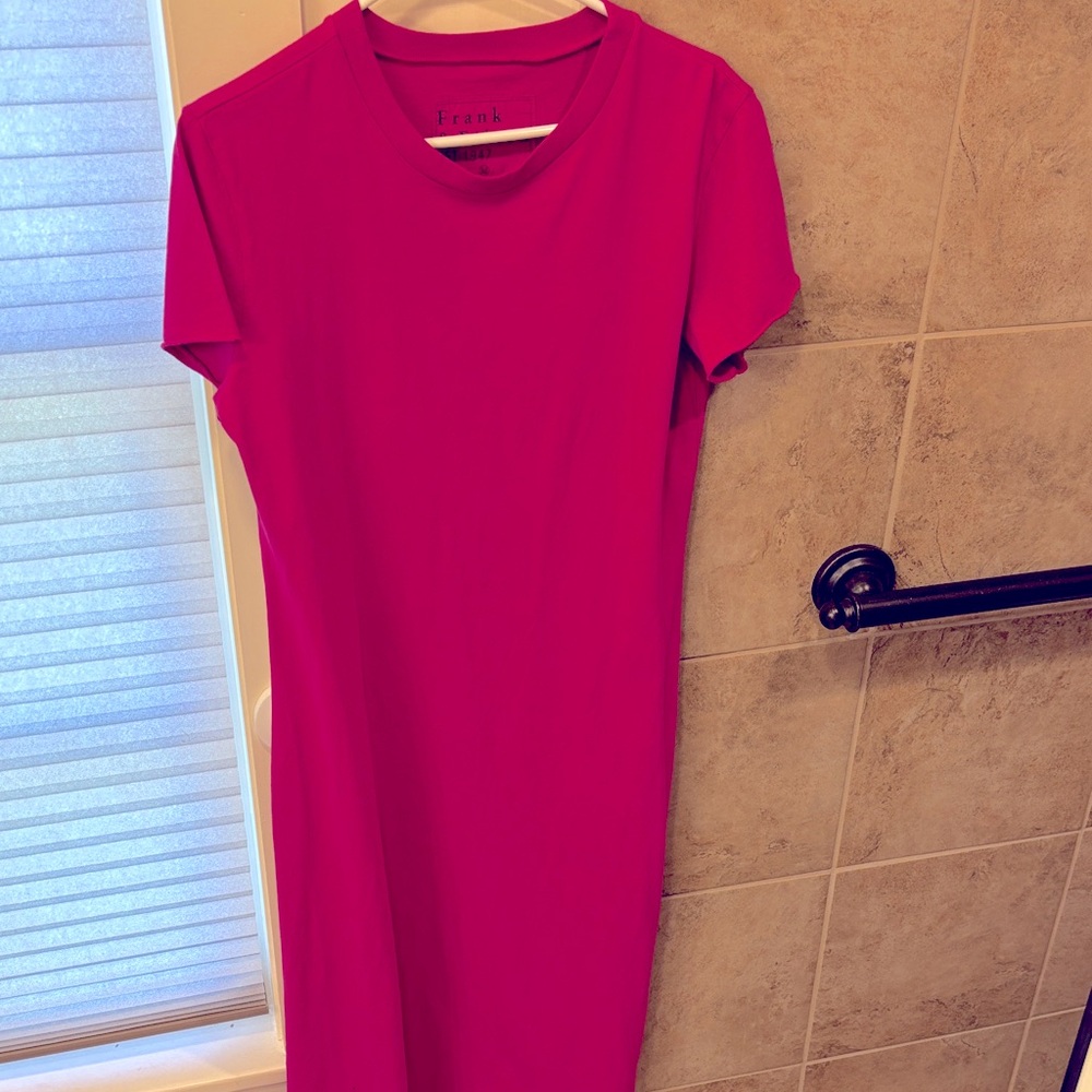 Frank & Eileen Maxi Tee Dress. Size M. Fuchsia. Like New.